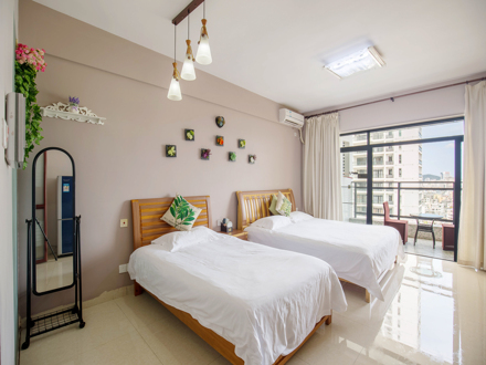 三亚湾海月广场金凤凰海景公寓 豪华海景家庭房