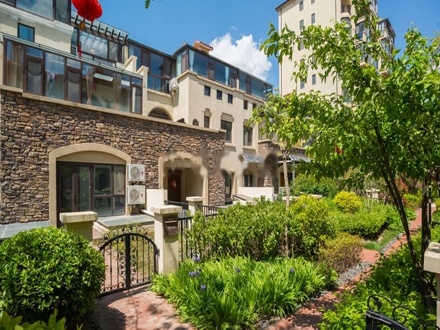 青岛金沙滩万达影都看海度假叠院