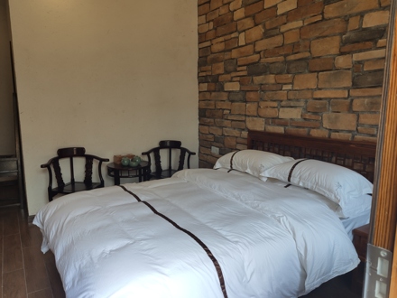 卷耳一木居.鸡翅木阳光充足环境优美普通大床房