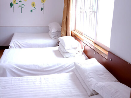 兴城海滨家庭旅游大床四人房两张单人床11