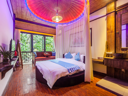 周庄古镇景区内燕居民宿二楼临河醉佳人大床房