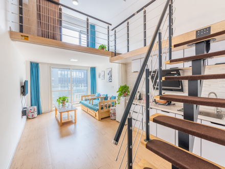 海边复式精致两居loft公寓