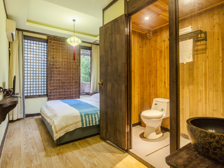 周庄古镇景区内燕居民宿一楼乐相逢大床房