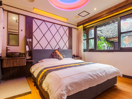 周庄古镇景区内燕居民宿二楼桃源居大床房