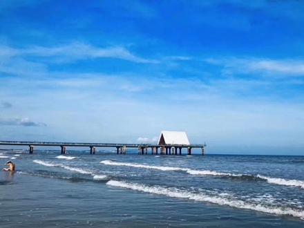 湛江吳川鼎龍灣小魚兒海景民宿一舒適大床房