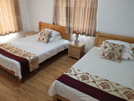 崂山北九水翠林精品民宿 阳光大窗 双人床