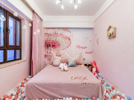 哈西中交相颂摩天轮海洋球主题小套房