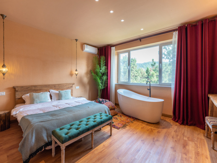 「哈雅民宿」room 5摩洛哥浴缸大床房