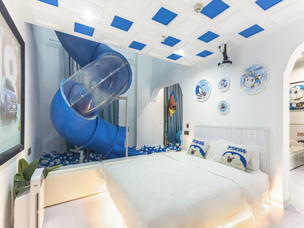 《寄居蟹多啦a梦主题房》巨幕投影/成人滑梯