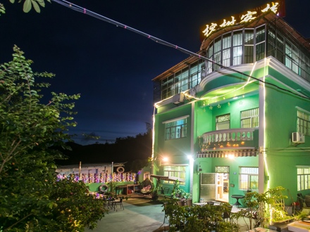 西涌西冲沙滩榕树观海独栋民宿9室16床