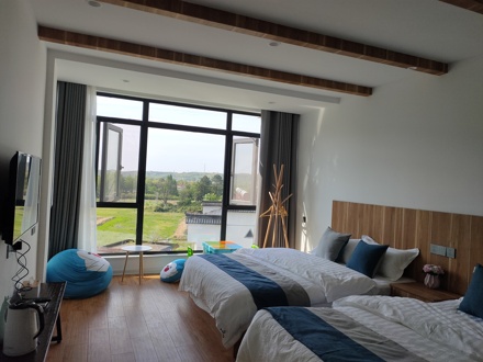 月亮湾转角79号民宿-温馨亲子间